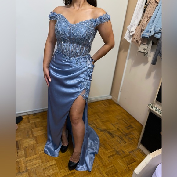 Beautiful prom dress - Picture 2 of 6